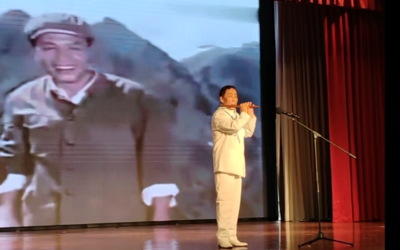 02-笛子独奏《扬鞭策马运粮忙》，演出单位：新泰市委老干部局_副本.png